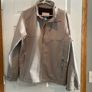 Columbia Omni shield fleece soft shell jacket. Bone color size large
